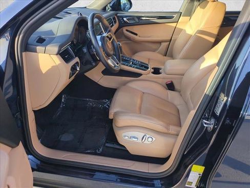Used 2018 Porsche Macan AWD/4WD image 17