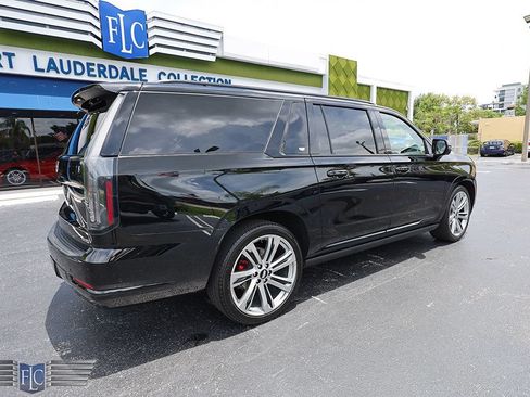 Used 2026 Cadillac Escalade ESV Platinum Sport AWD/4WD image 6