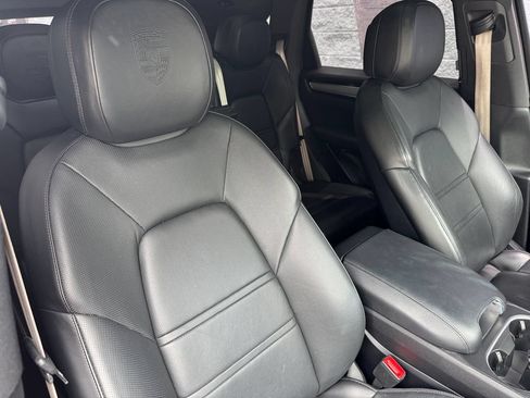 Used 2023 Porsche Cayenne Platinum Edition AWD/4WD image 19