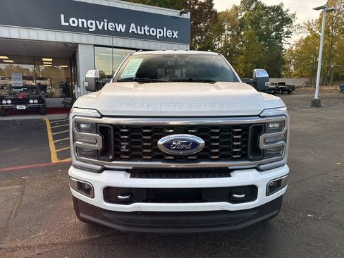 Used 2023 Ford F350 Platinum w/ FX4 Off-Road Package image 4