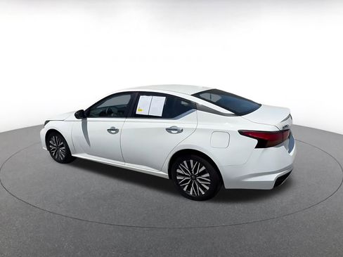 Used 2025 Nissan Altima 2.5 SV FWD image 10