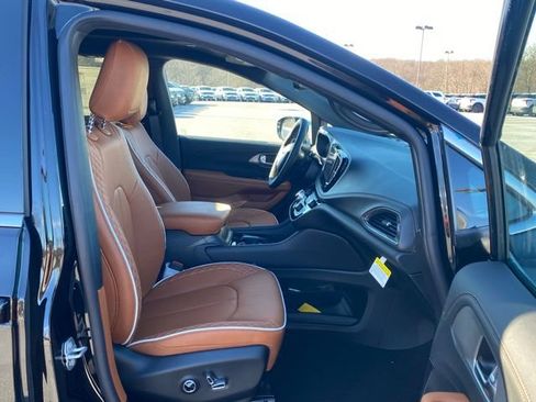 New 2026 Chrysler Pacifica Pinnacle AWD/4WD image 30