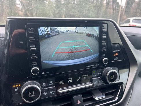 Certified 2021 Toyota Highlander XLE image 19