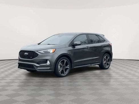 Used 2019 Ford Edge ST w/ Cold Weather Package image 4