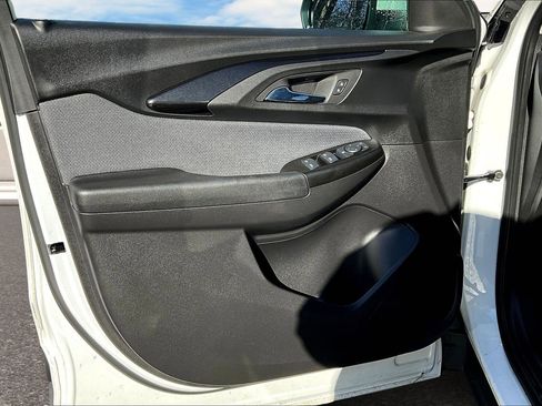 Used 2022 Chevrolet TrailBlazer LT w/ Driver Confidence Package image 12