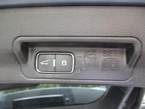 Used 2021 Ford Explorer Limited w/ Equipment Group 301A RWD image 30