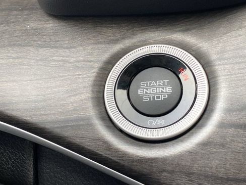 Used 2023 Jeep Grand Cherokee L Limited image 17