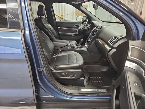 Used 2018 Ford Explorer Limited AWD/4WD image 10