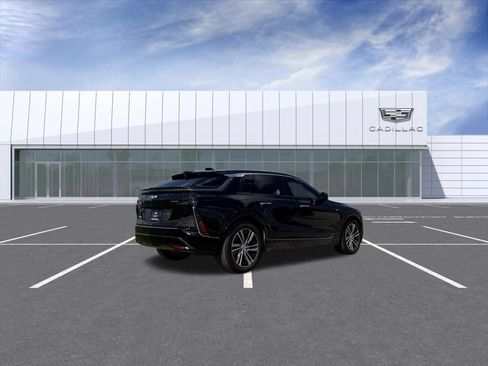 Certified 2024 Cadillac Lyriq Luxury AWD/4WD image 3