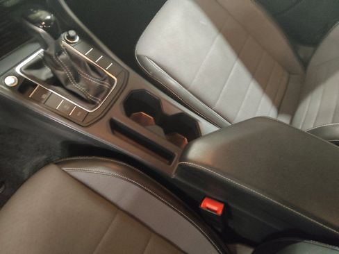 Used 2025 Volkswagen Jetta SE FWD image 26