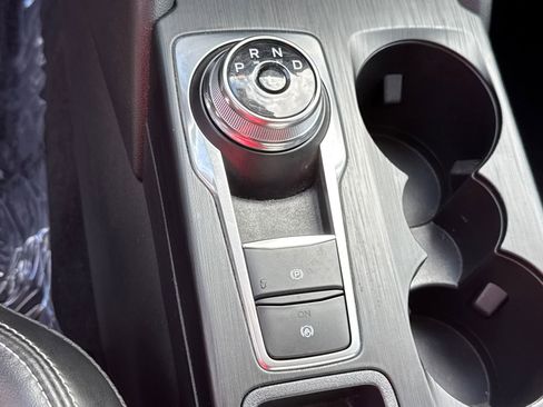 Used 2023 Ford Escape SE image 32