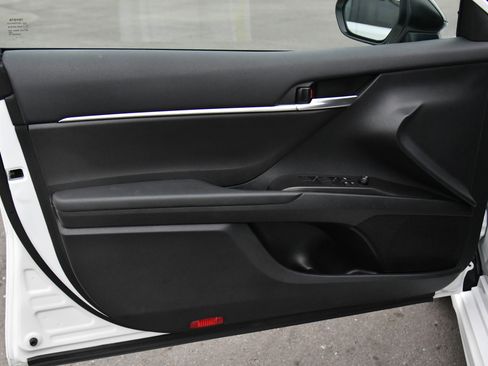 Used 2024 Toyota Camry SE w/ Convenience Package image 14