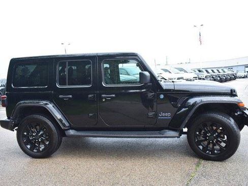 Used 2025 Jeep Wrangler Sahara 4xe AWD/4WD image 9