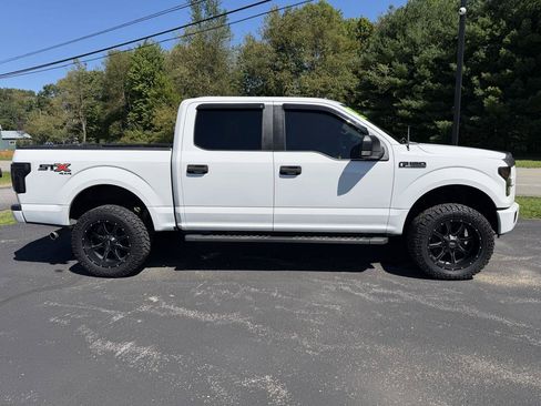 Used 2017 Ford F150 XL w/ Equipment Group 101A Mid AWD/4WD image 4