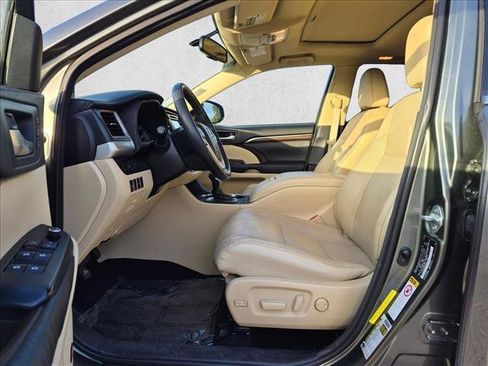 Used 2015 Toyota Highlander Limited FWD image 15