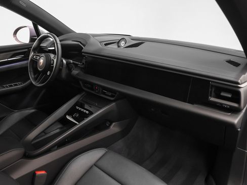 Certified 2025 Porsche Macan 4 Electric image 24
