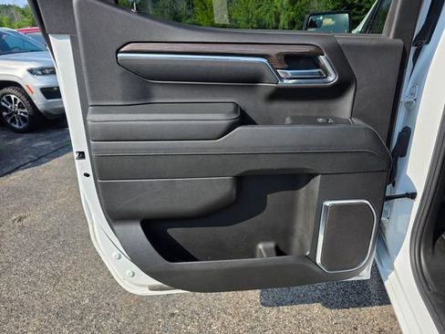 Used 2024 Chevrolet Silverado 1500 LT AWD/4WD image 16