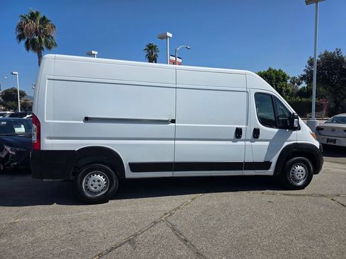 Used 2024 RAM ProMaster 2500 w/ Convenience Group FWD image 4