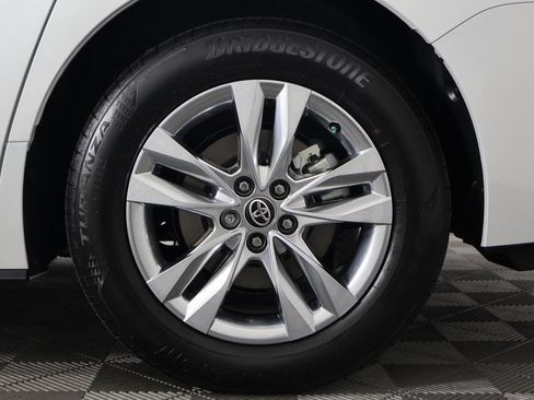 Used 2026 Toyota Sienna Limited FWD image 17