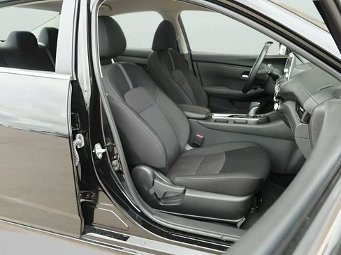 Used 2025 Nissan Sentra SV FWD image 16