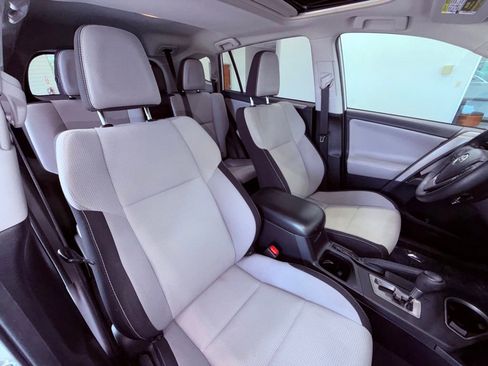 Used 2018 Toyota RAV4 XLE FWD image 9