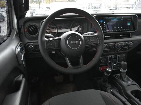 Used 2024 Jeep Gladiator Rubicon w/ Convenience Group image 16