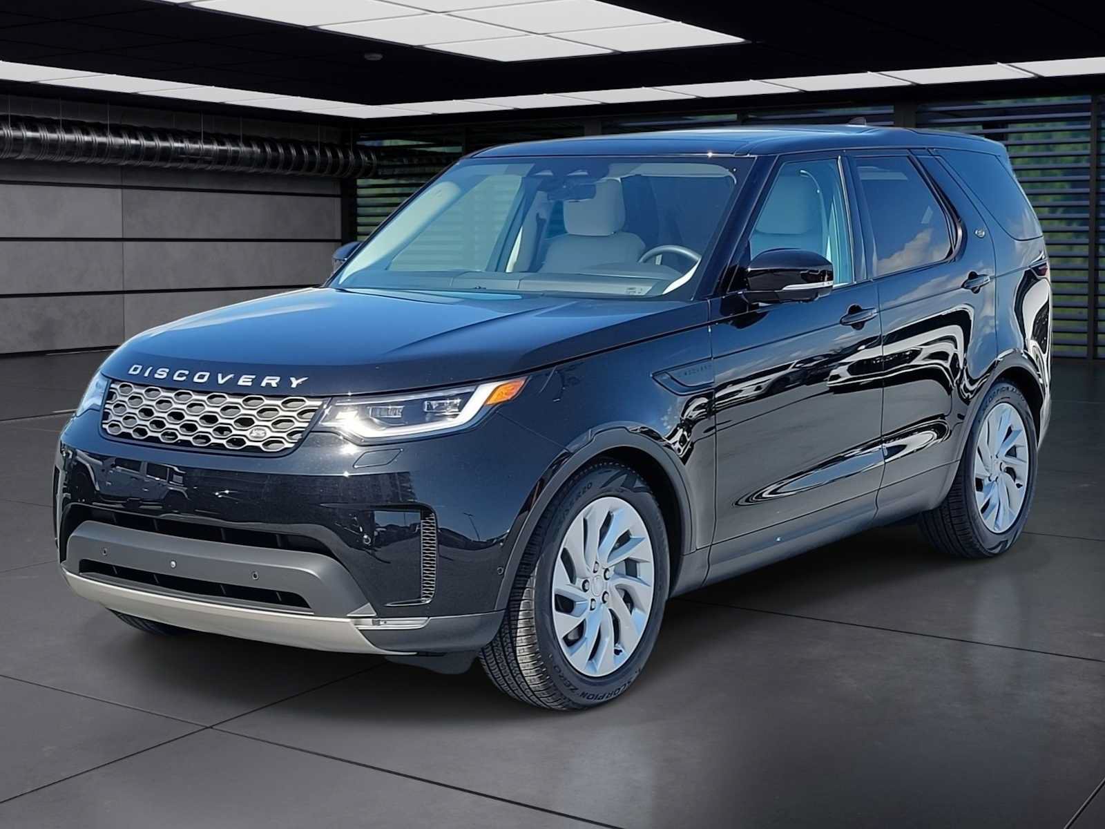 Used 2025 Land Rover Discovery S AWD/4WD image 1