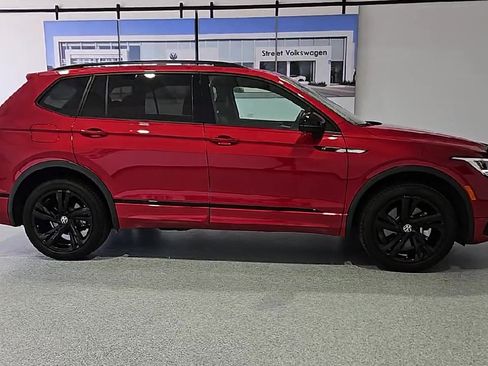Certified 2024 Volkswagen Tiguan SE R-Line AWD/4WD image 9