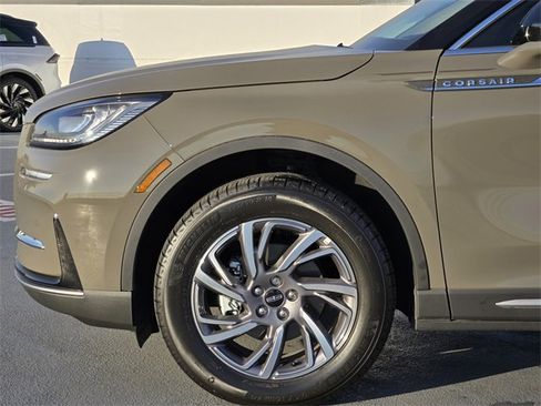 New 2025 Lincoln Corsair FWD w/ Equipment Group 101A image 9