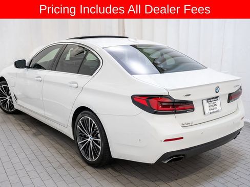 Used 2021 BMW 530e xDrive w/ Premium Package AWD/4WD image 3