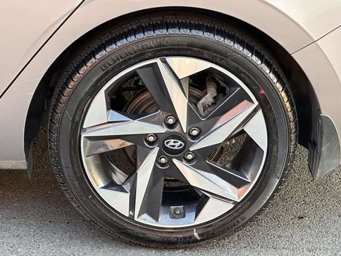Used 2023 Hyundai Elantra Limited FWD image 15