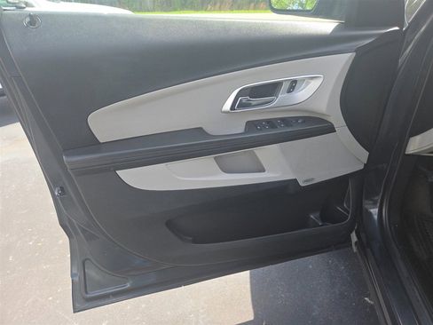 Used 2017 Chevrolet Equinox LT w/ Convenience Package image 9