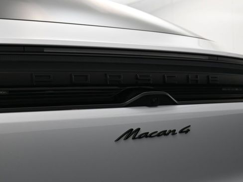 Certified 2025 Porsche Macan 4 Electric image 14