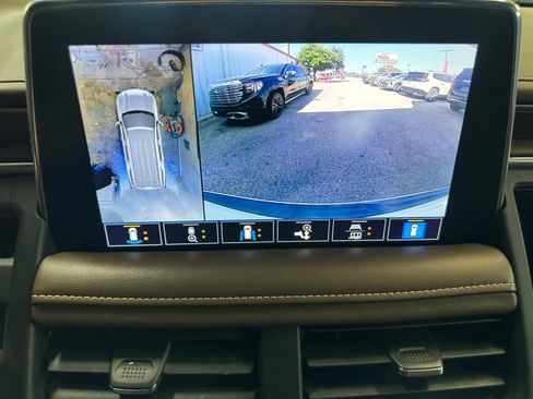 Used 2021 Chevrolet Tahoe High Country w/ Premium Package RWD image 15
