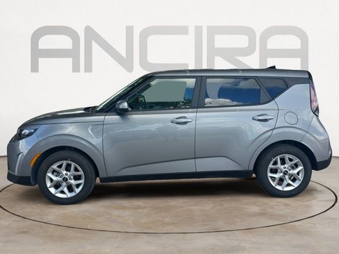Certified 2025 Kia Soul LX w/ LX Technology Package FWD image 5