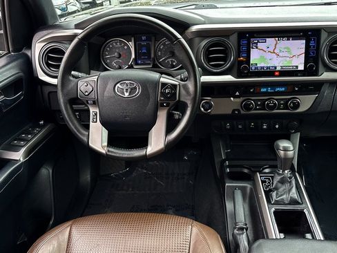Used 2016 Toyota Tacoma Limited image 15