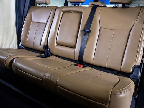 Used 2022 Ford F250 Lariat w/ Chrome Package image 32