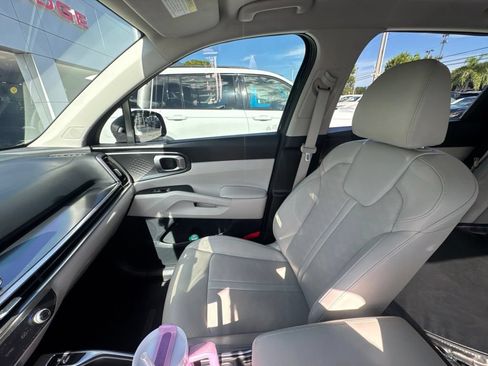 Used 2025 Kia Sorento S w/ Panoramic Sunroof Package FWD image 11