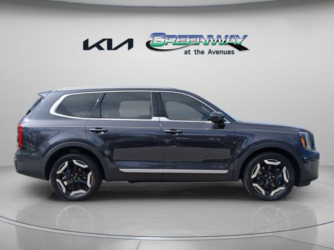 Used 2025 Kia Telluride S FWD image 6
