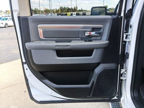 Used 2017 RAM 1500 Classic SLT w/ SLT Plus D←cor Group AWD/4WD image 11