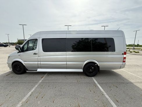 Used 2016 Mercedes-Benz Sprinter 3500 image 6