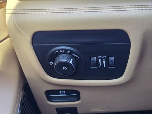 Used 2022 Jeep Grand Cherokee Summit AWD/4WD image 22