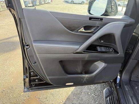 Used 2023 Lexus LX 600 4WD w/ Luxury Package image 13