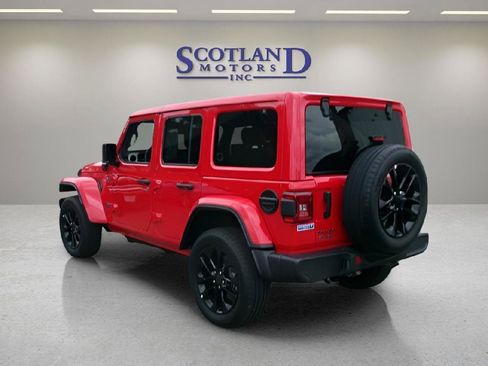 Used 2025 Jeep Wrangler Unlimited Sahara w/ Safety Group AWD/4WD image 8