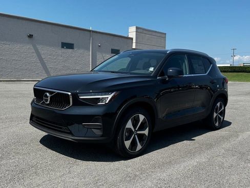 New 2025 Volvo XC40 B5 Core w/ Protection Package Premier image 3