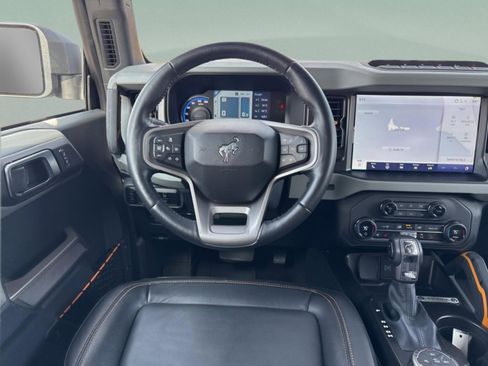 Used 2023 Ford Bronco Badlands image 10