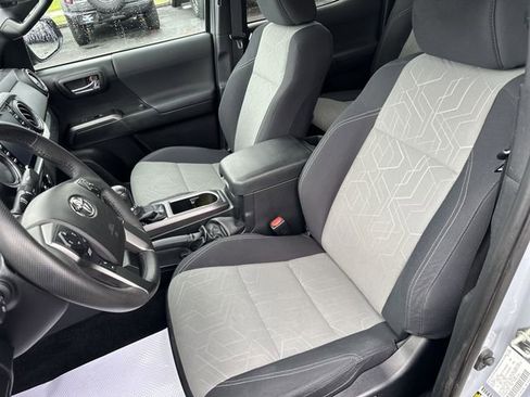 Used 2021 Toyota Tacoma TRD Sport image 15