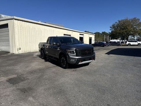 Used 2024 Nissan Titan PRO-4X w/ Pro-4x Convenience Package image 3