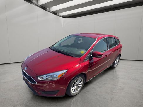 Used 2014 Ford Focus SE w/ SE Sport Package image 2