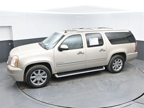 Used 2013 GMC Yukon XL Denali image 40